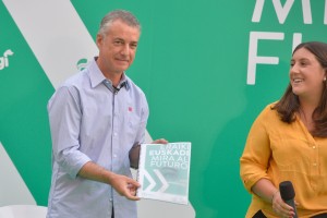 Iñigo Urkullu con EGI en Gasteiz