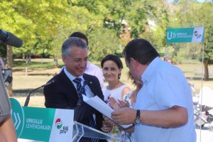 José Antonio Suso e Iñigo Urkullu en Amurrio