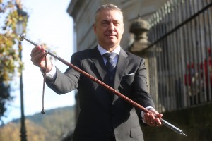 Iñigo Urkullu lehendakariak Gernikako zuhaitzaren azpian egin du karguaren zina