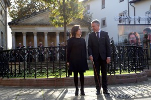 Iñigo Urkullu eta Soraya Saenz de Santamaria Espainiako Gobernuko Presidente ordearekin 
