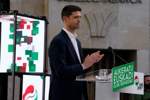A-21 Mitina Arka Plazan. Imanol Pradales, Nerea Melgosa, Joseba Diez Alustegi