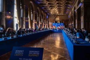 Oihane Agirregoitia Parisen Demokraziaren eta Askatasunen alde egin den Gailurrean