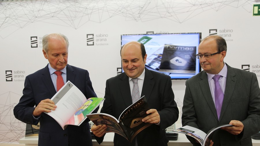 Ortuzar presenta el Nº50 de la revista Hermes