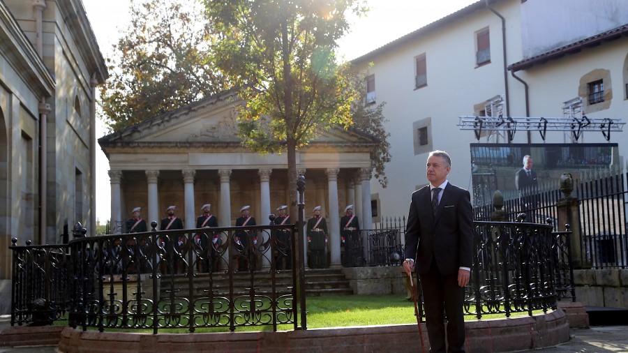 Lehendakari Iñigo Urkullu jura su cargo ante el árbol de Gernika - 2016