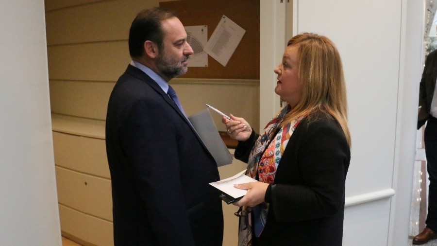 Iparragirre obtiene el compromiso del Ministro de Fomento de continuar con los planes de mejora de la seguridad en las estaciones de tren y pasos a nivel