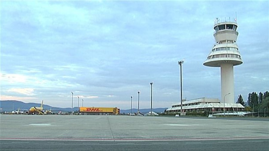Aena inicia el procedimiento para abrir Foronda las 24 horas al día