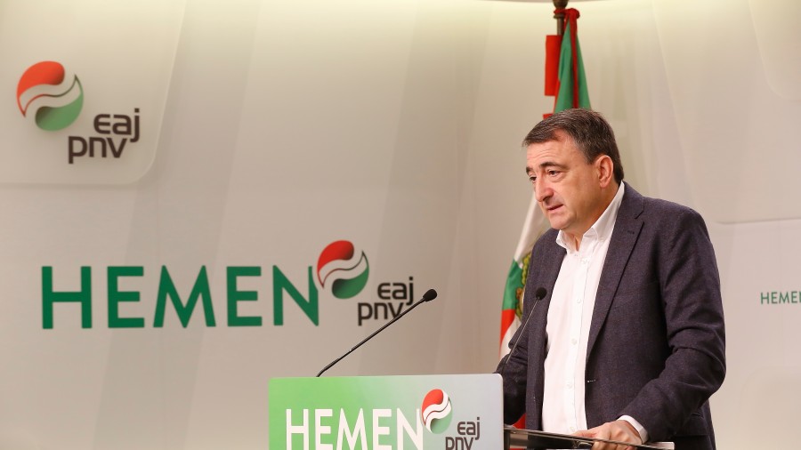 Esteban: “Es evidente que el modelo de Estado hace aguas, urge solucionar el encaje territorial en Euskadi y en Catalunya” 