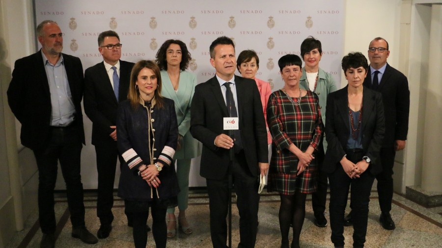 EAJ-PNVk egoitza-baimenak emateko malgutasun handiagoa eskatu dio Espainiako Gobernuari, atzerritar gazteak irregulartasunera ez kondenatzeko