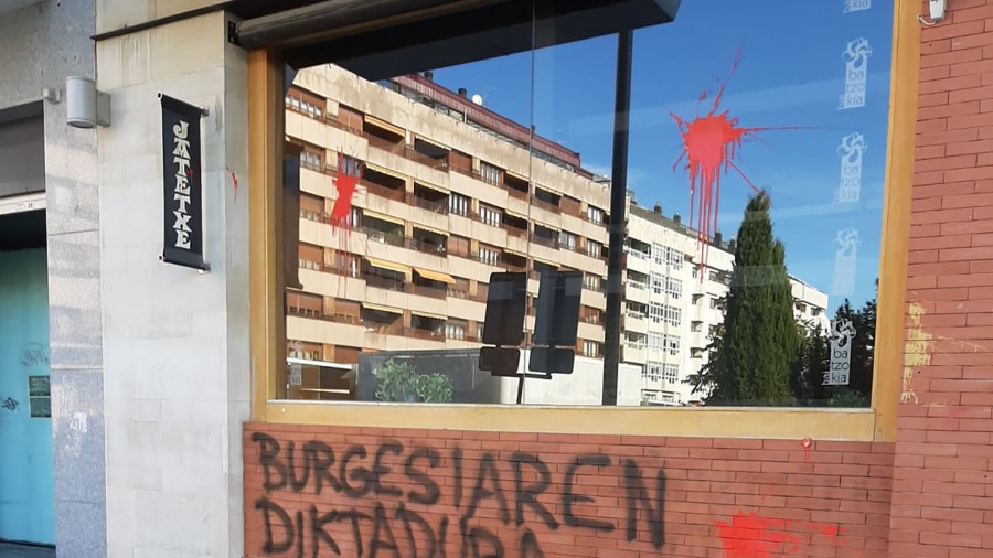 ABBk Lakuako eta Gasteiz-Erdialdeko batzokien aurkako erasoa gaitzetsi du