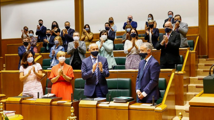 Eficaz lucha contra la pandemia, refuerzo de los servicios sociales y reactivación de la economía y el empleo, hitos del primer año de legislatura