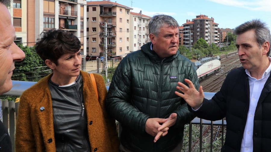 Gipuzkoan aldiriko trenen zerbitzua behin eta berriz okerrera egiten duelako dagoen haserrea helarazi dio EAJ-PNVk Gobernu zentralari