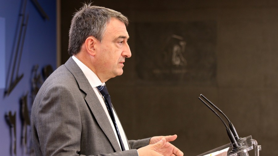 Geratzen den legealdi zatirako “Ibilbide-orri argia” eta kideekin “konpromisoak betetzea” erreklamatu dio Aitor Estebanek Gobernuari