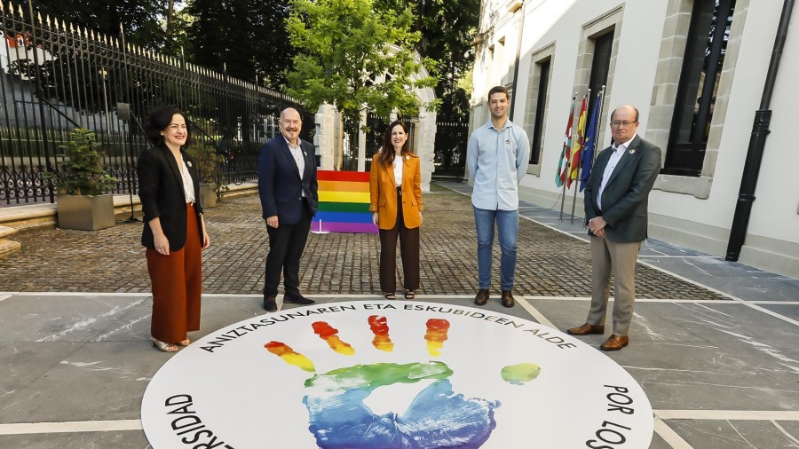 LGTBI Harrotasunaren Nazioarteko Eguna: gorroto diskurtsoei aurre egin behar zaie eta politika publikoak indartzen jarraitu