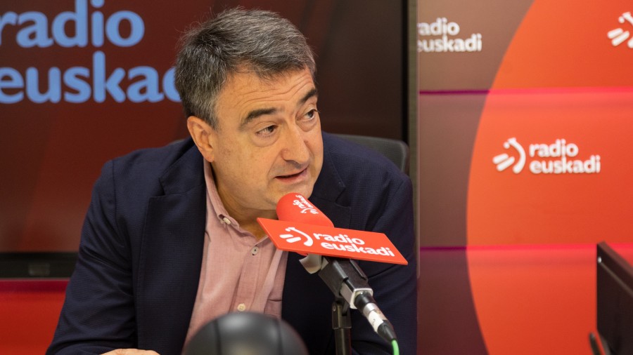 Aitor Esteban: “Tematuta jarraitzen dugu egonkortasuna emateko, baina Espainiako gobernuaren aldetik falta dira keinuak eta esparru legegilean adosteko borondatea”