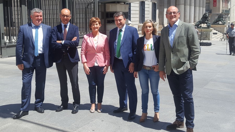 Euskal Taldeak bere poza adierazi du Donostialdean ur horniduraren sistema hobetzeko hitzarmena sinatzea lortu duelako