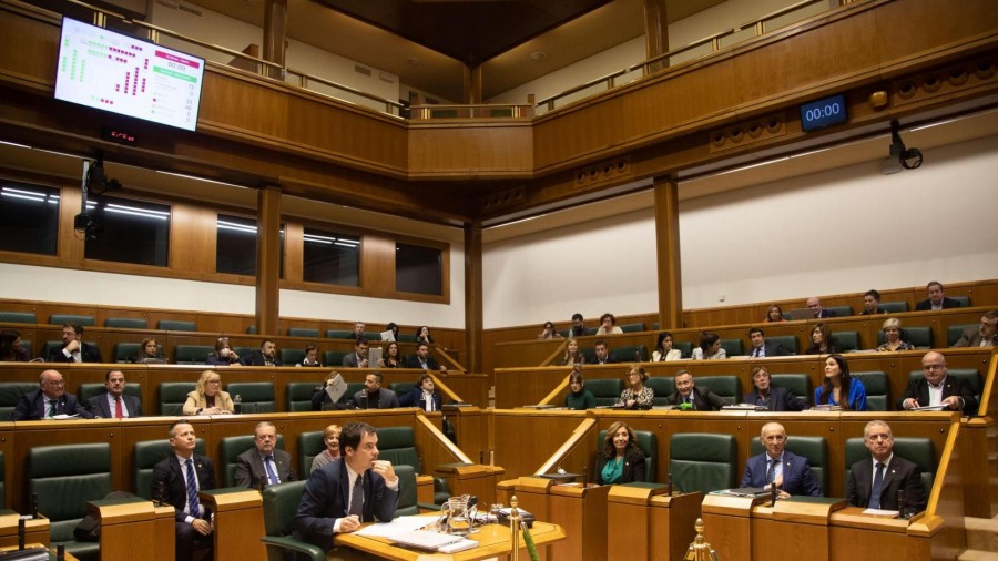 EAJ-PNVk maiatzeko hauteskundeetan pentsatzen egotea aurpegiratu dio oposizioari eta kalkulu politikoak uzteko eta akordioetara batzeko “ausardia” eskatu die