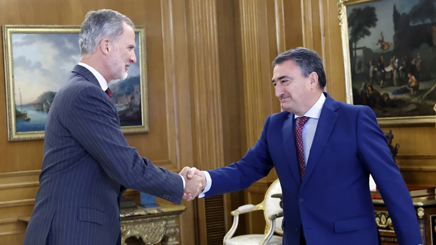 Aitor Esteban bigarren aldiz batzartu da Felipe VI.arekin Zarzuela Jauregian