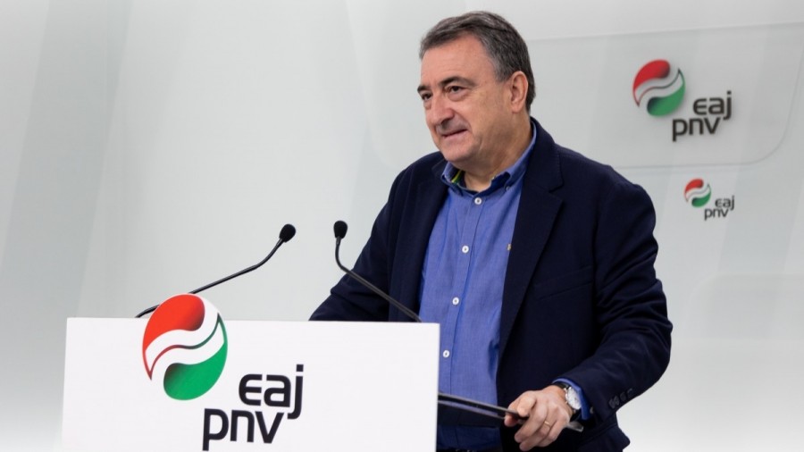 Aitor Estebanek Felipe VI.ak duen Konstituzioaren “ikuspegi idilikoa” deitoratu du eta euskal nazioaren existentzia gogorarazi dio