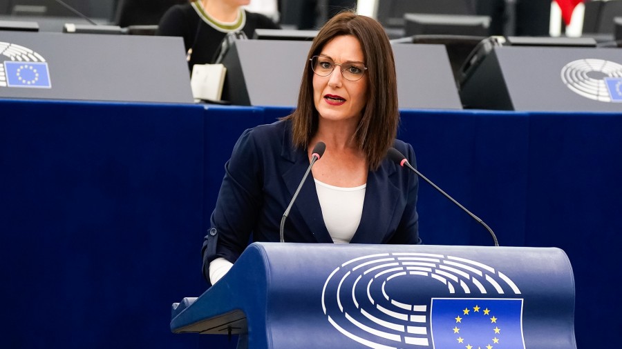 Sare elektrikoen analisia eginez, interkonexio gehiago eta Europa mailako koordinazio handiagoa eskatzen dituen txostena babestu du Oihane Agirregoitiak  