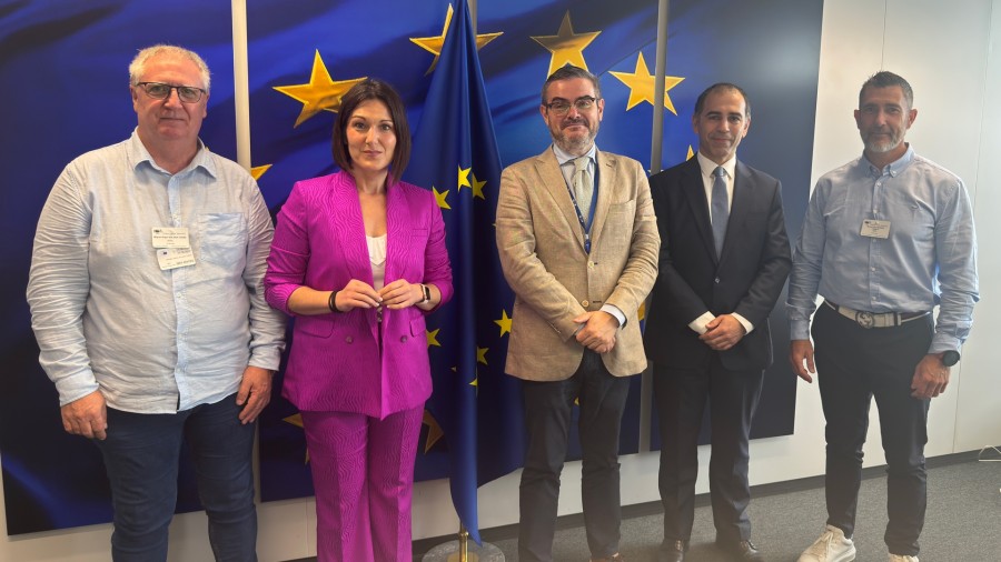 Oihane Agirregoitia eta Dakartuna Europako Batzordearekin batera ari dira Senegalen alternatiba gisa beste kala batzuetarako sarbidea aztertzen