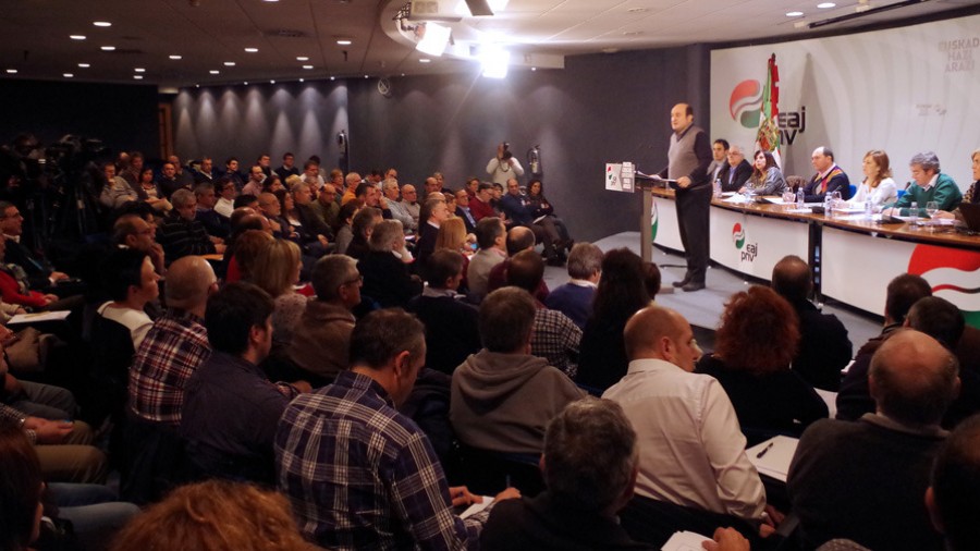 Ortuzar proclama que EAJ-PNV no se resigna a que 2015 sea “otro año perdido en materia de paz”