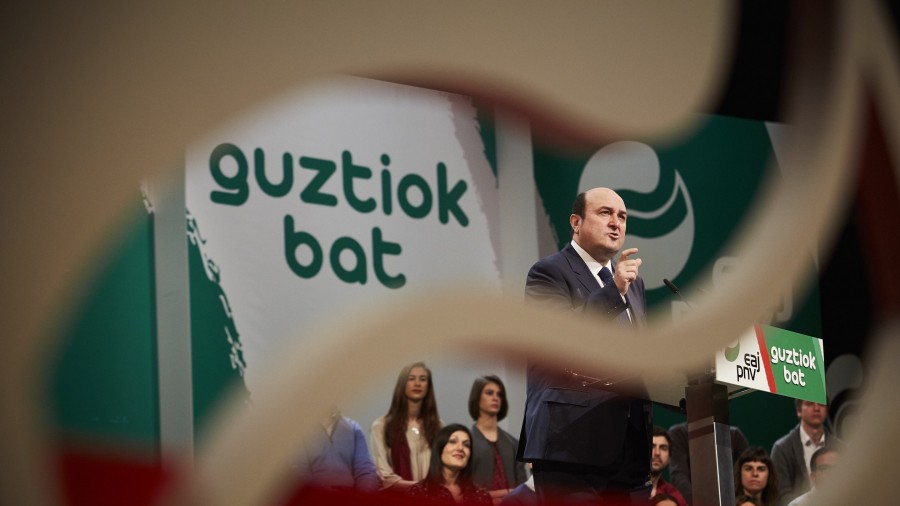 Nafarroa, EAE eta Iparraldearen bideek “askatasunerako etorbidean bat egin dezaten” lan egiteko konpromisoa hartu du Ortuzarrek