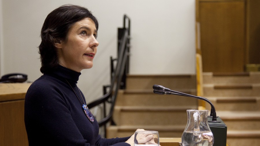 Arregi: “Pertsona errefuxiatuei benetako erantzuna eman behar diegu lehen bailehen”