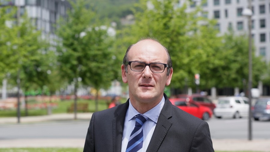 Agirretxeak Montserrat Ministro andreari exijitu dio 